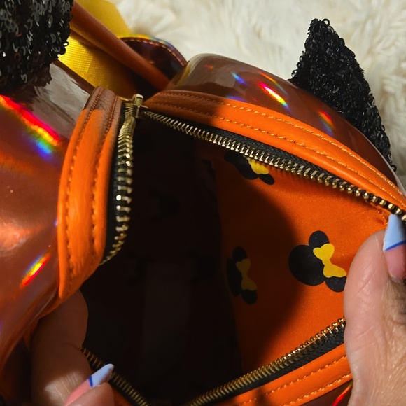2023 DISNEY PARKS LOUNGEFLY MINNIE MOUSE SEQUIN HALLOWEEN MINI BACKPACK Used - Picture 3 of 8